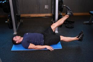 O home con prostatite fai un exercicio no ximnasio