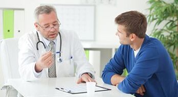 Paciente en consulta cun especialista